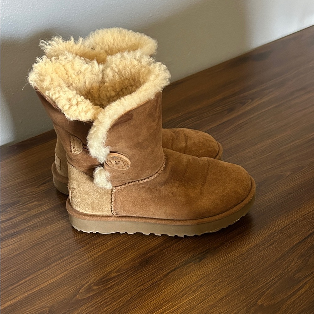 Bailey Button Short Uggs size 6 - Picture 3 of 5